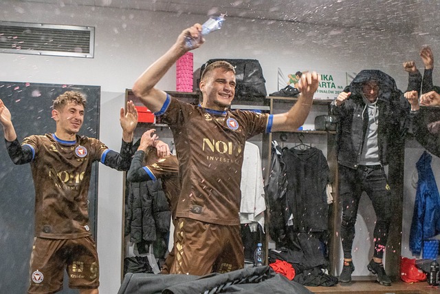 累计转会费排名：内马尔4亿居首，卢卡库3.69亿排名次席.